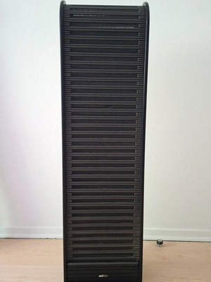 Wooden CD case like new, holds 66 CDs