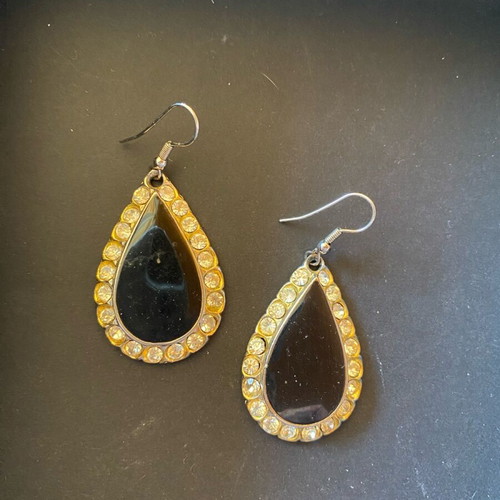 Teardrop earrings like new for pierced ears