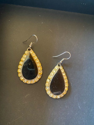 Teardrop earrings like new for pierced ears
