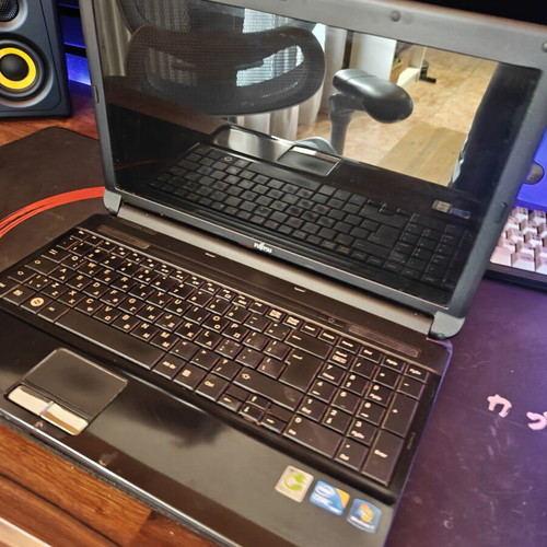 Fujitsu Lifebook AH530 laptop used without charger