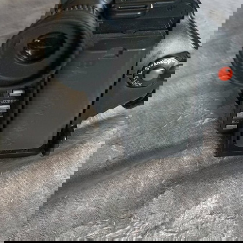 Hitachi video camera σε άριστη κατάσταση με τσάντα και φορτιστή