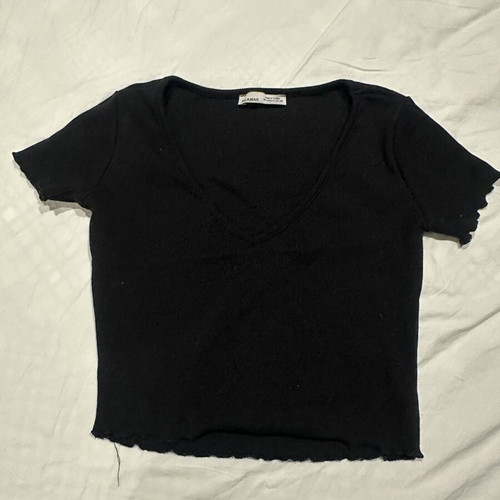 Pull&Bear black ribbed crop top with V-neck and lettuce trim