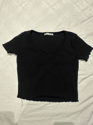Pull&Bear black ribbed crop top with V-neck and lettuce trim