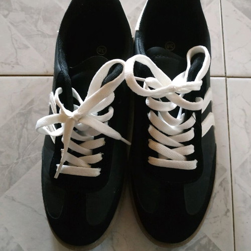 Athletic shoes like new for girls size 38