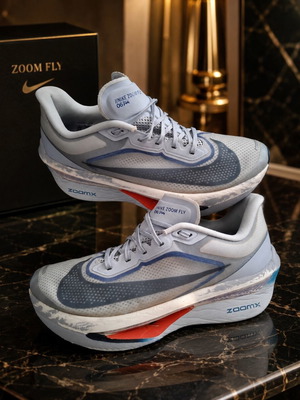 Nike ZoomX Zoom Fly 6 running shoes like new, size EU 45