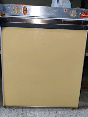 Camping refrigerator used, functional with gas 12v and 220v