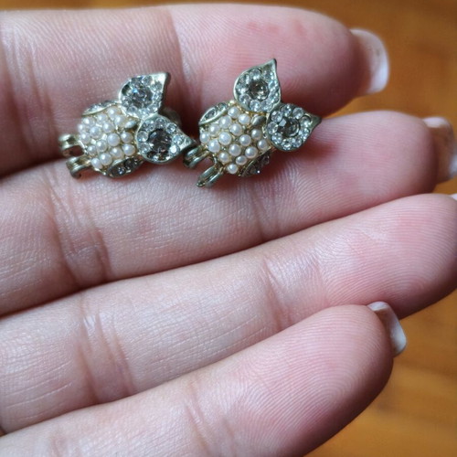 Owl stud earrings like new with rhinestones and pearls