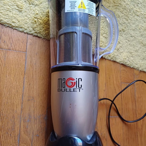 Magic Bullet MB1001B blender used 200W with extra accessories