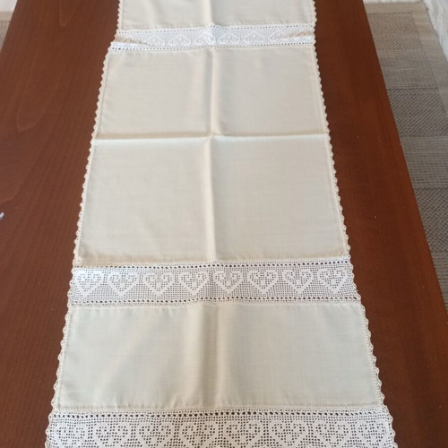Beige hand-embroidered table runner with heart details