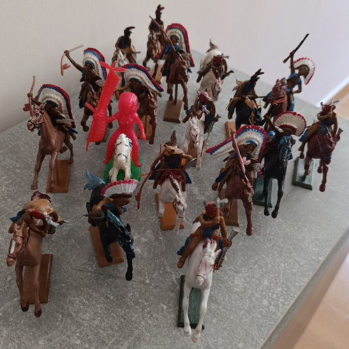Indian horsemen figures used, set of 18