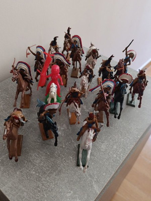 Indian horsemen figures used, set of 18