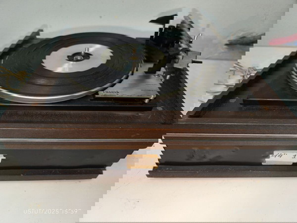 Πικαπ URANYA