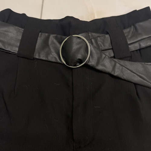 Stradivarius shorts with belt and side pockets, like new, size S