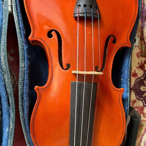 Hora Student Violin used with Case and Bow