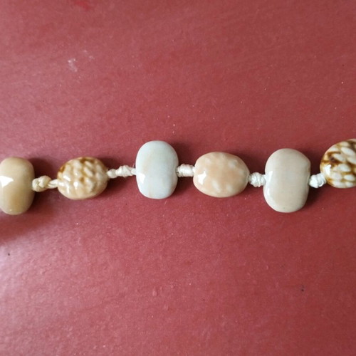 Necklace 40 cm stone with animal print and satin tie new, beige