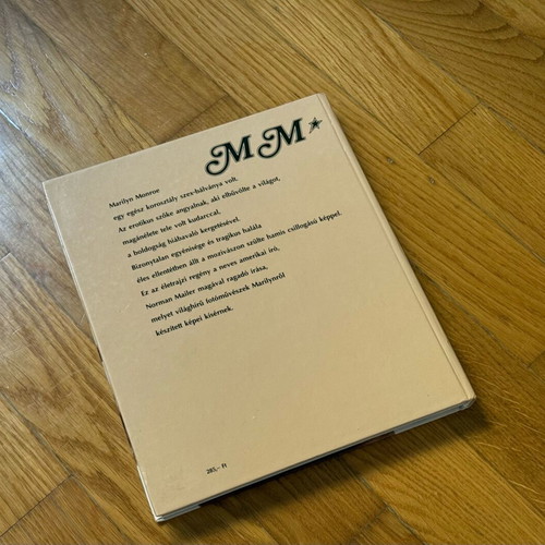 Marilyn Monroe Photography Book like new, Romanian edition