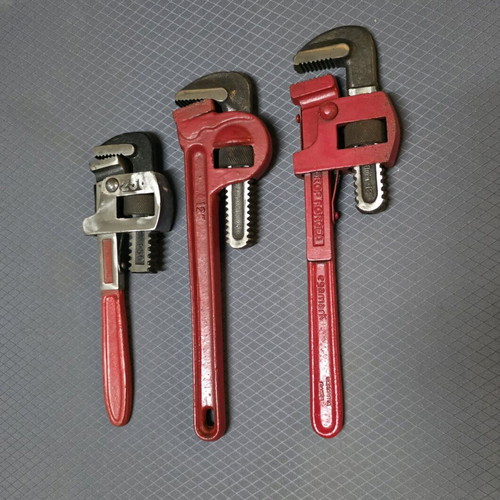 Set of 3 heavy-duty pipe wrenches with movable and fixed jaws