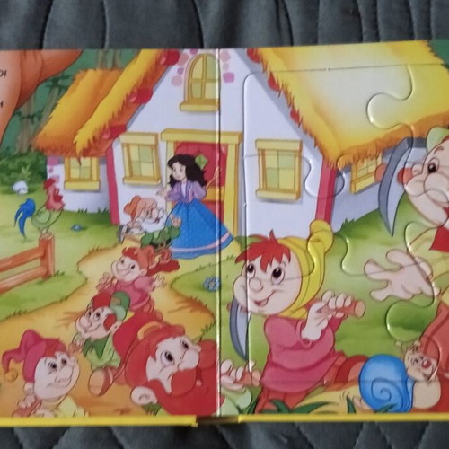 Snow White puzzle book new, 6 different puzzles for small children