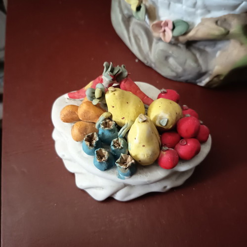 Decorative fruit set like new, porcelain or resin