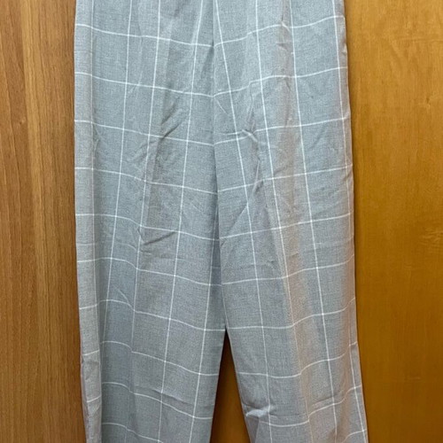 Desiree gray zip culottes medium like new with thin white line