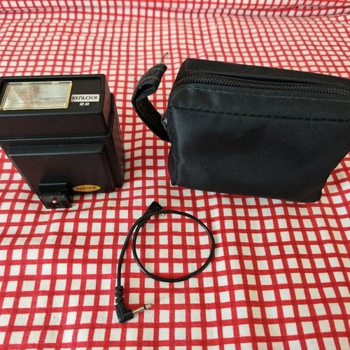 Kenlock 22 electronic flash with case like new