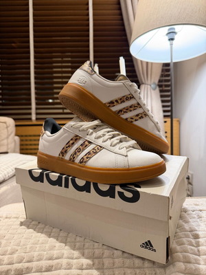 Adidas Grand Court 2.0 αθλητικά σαν καινούργια, μέγεθος 39