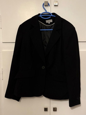 Marks & Spencer jacket size 18 UK black like new