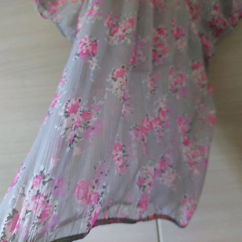 Gray transparent blouse tunic with pink, lilac and white flowers size XL like new