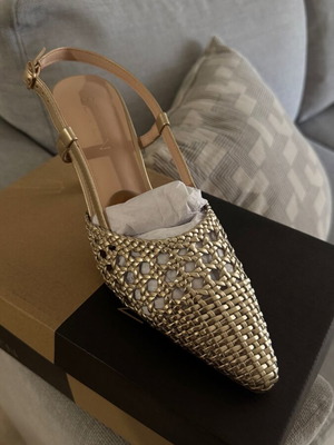 Seven women's shoes pumps like new, size 39