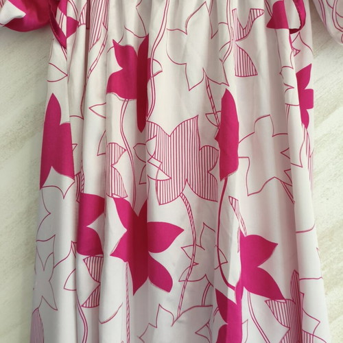 Satin midi dress with puff sleeves and floral pattern made in Italy like new, pink