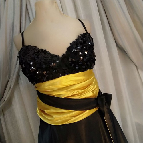 Evening dress like new with black sequins and yellow fabric