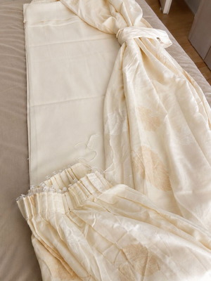Curtains set of 4 like new, ready to hang, balcony and window