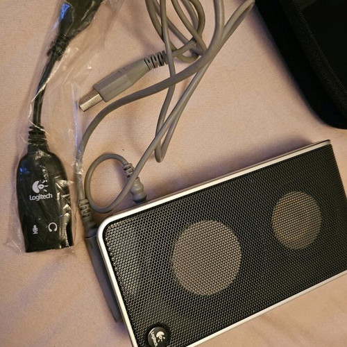 Logitech V20 Notebook Speakers like new with carrying case
