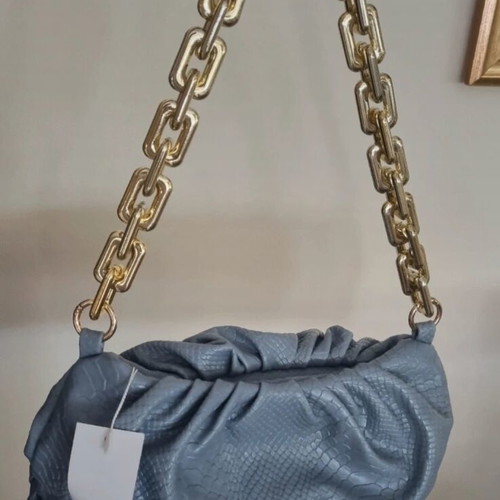 Blue shoulder bag new with tags, magnetic clutch closure