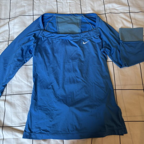 Nike Fit Dry long sleeve shirt like new, size S, blue