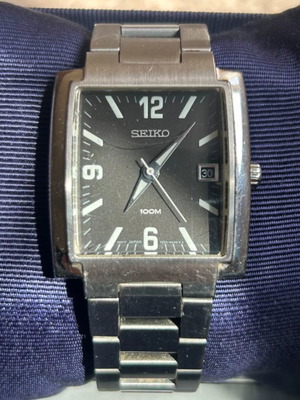 Seiko 7N32-5A30 Black Dial Quartz