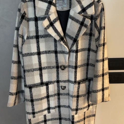 Attrattivo coat Small but Oversized like new