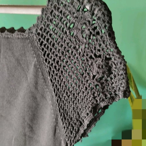 Blouse with knitted sleeve elastic like new