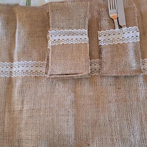 Runner made of burlap with 6 cutlery pockets used