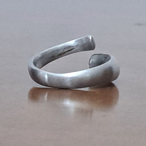 Silver ring with open spiral design like new