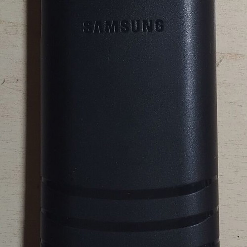Samsung E1200M mobile phone like new with charger and hands-free