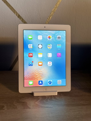 Apple iPad 2 16GB with official Apple Dock