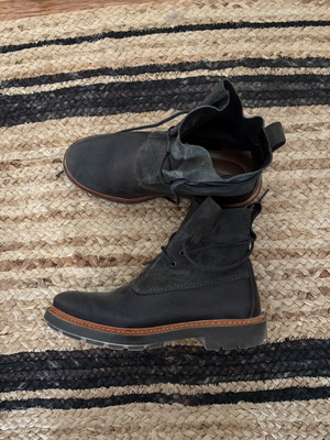 Clarks δερμάτινα μποτάκια σε μαύρο, μέγεθος 41