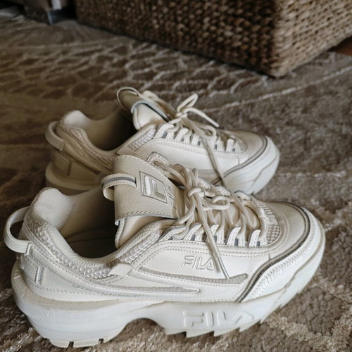 Fila athletic shoes size 41 like new, beige
