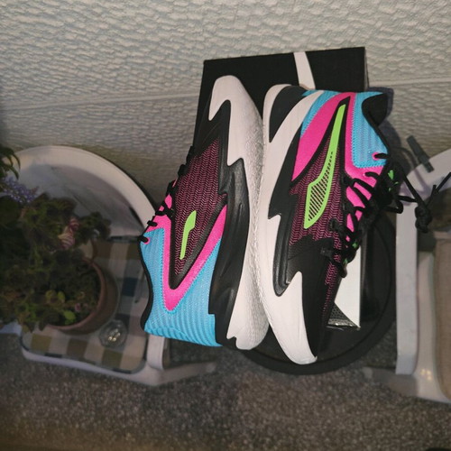 Puma Dagger basketball shoes new, athletic, size 43, black multicolor
