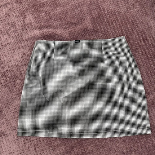 Obey mini skirt like new, pied-de-poule pattern, black and white
