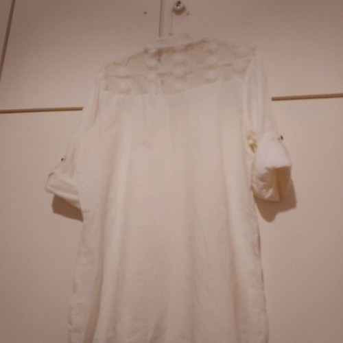 Women's shirt like new, white, size large, cotton blend