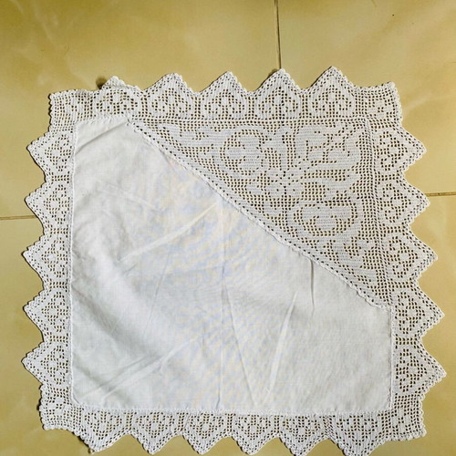 Handmade tablecloth like new, size 44x42