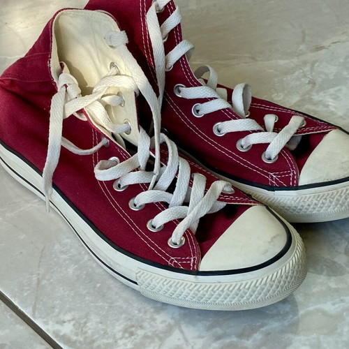 Converse Chuck Taylor All Star High Top sneakers like new, burgundy