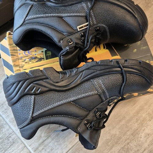 Safety Shoes size 41 fits 42 new black